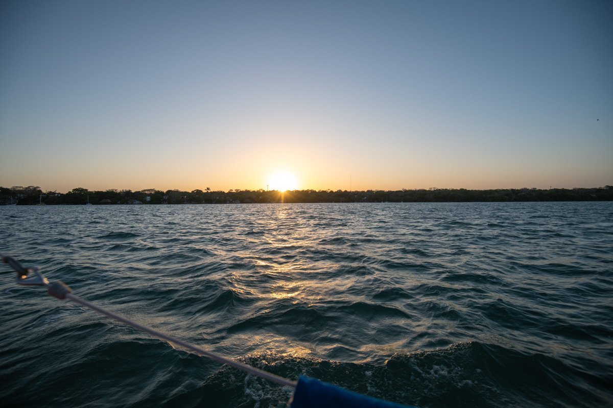 Lever de soleil sur la lagune aux 7 couleurs, Bacalar, Mexique