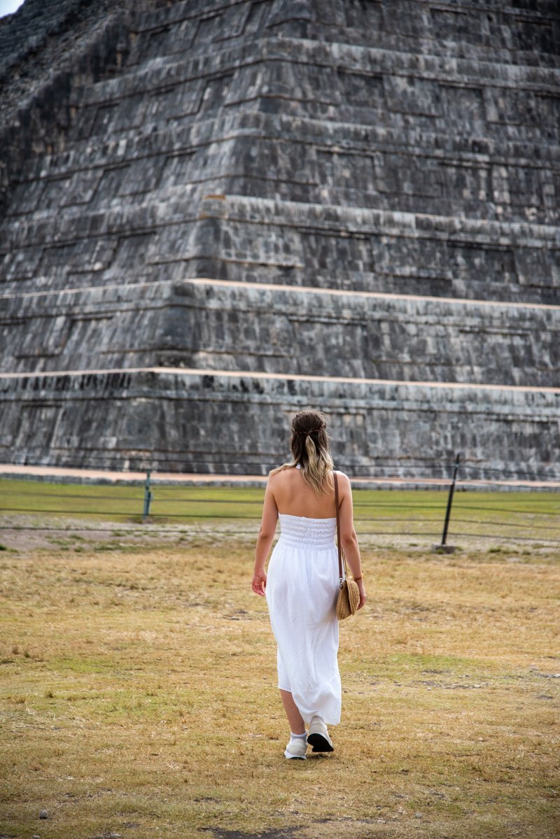 Photo à la base de la pyramide Kukulcan